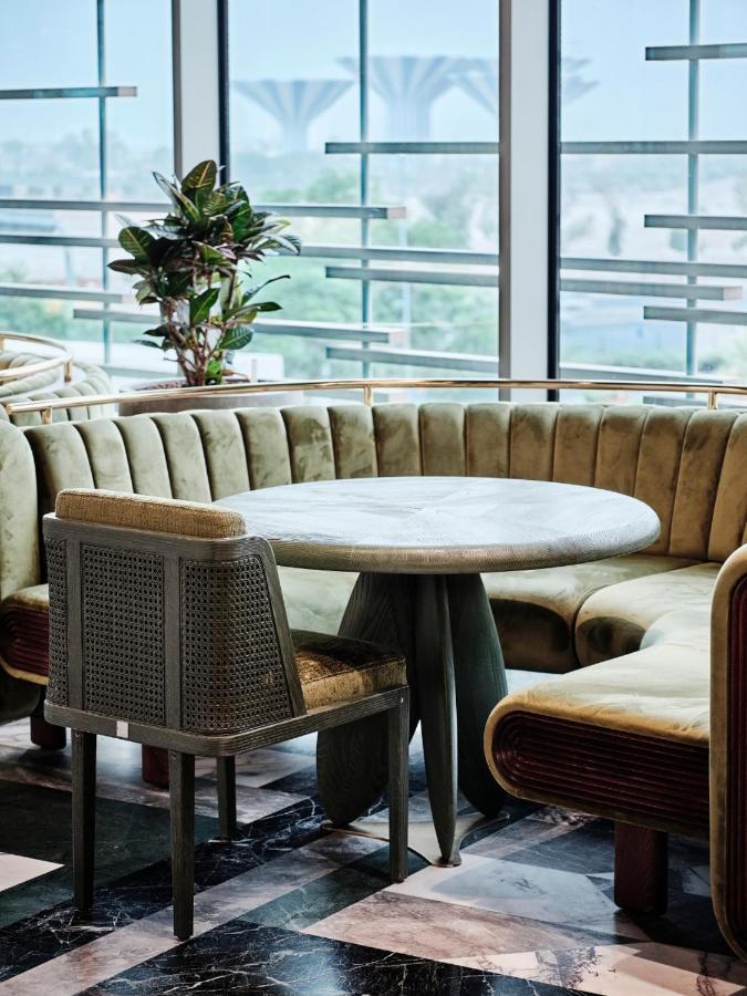 Hotel Grand Hyatt Kuwait Kuwait City Exteriér fotografie A table and chair