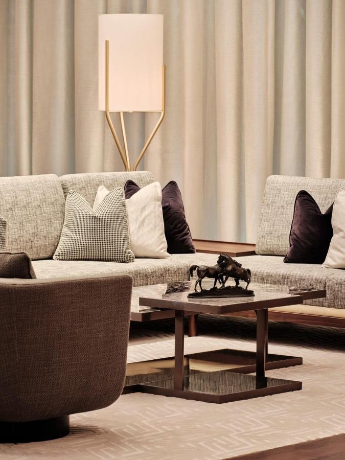 Hotel Grand Hyatt Kuwait Kuwait City Exteriér fotografie A living room with a sofa and a coffee table